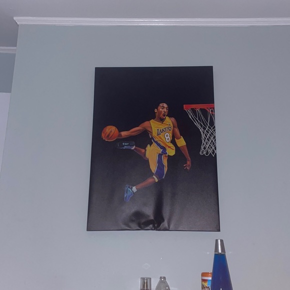 Kobe Bryant dunking canvas